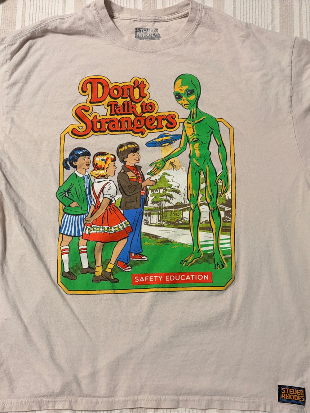 Steven Rhodes Don’t Talk to Strangers Graphic T-Shirt xl Safety Education Alien